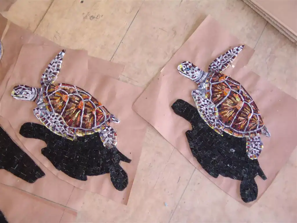 Vibrant turtle mosaic design perfect for enhancing pool aesthetics and creating a stunning aquatic o.
